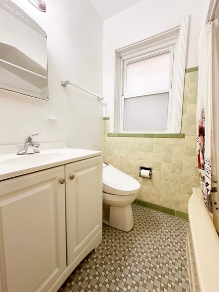 Building Photo - 5816 Mardel Ave