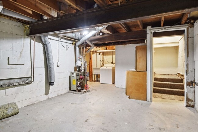 Building Photo - 206 E 27th St