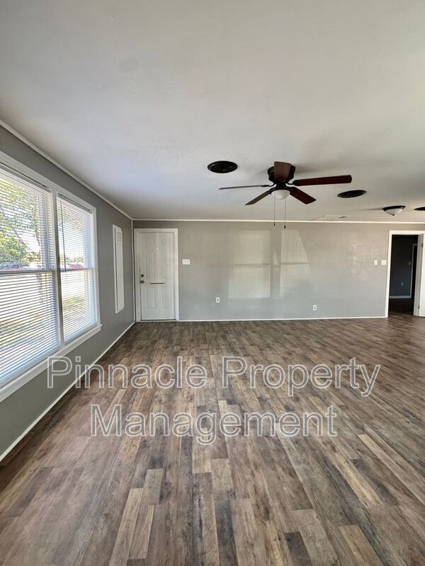 Building Photo - 2528 W Avenue N