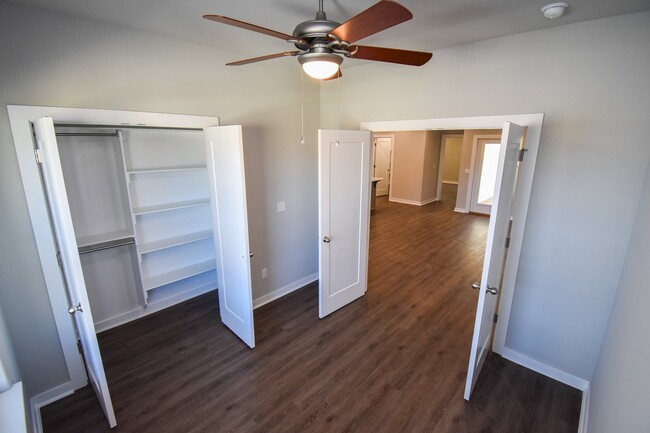 Building Photo - Gorgeous 4 Bedroom, 2 Bathroom Home in Far...