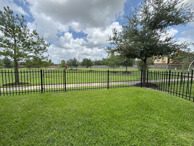 Building Photo - 9611 Knights Station Dr