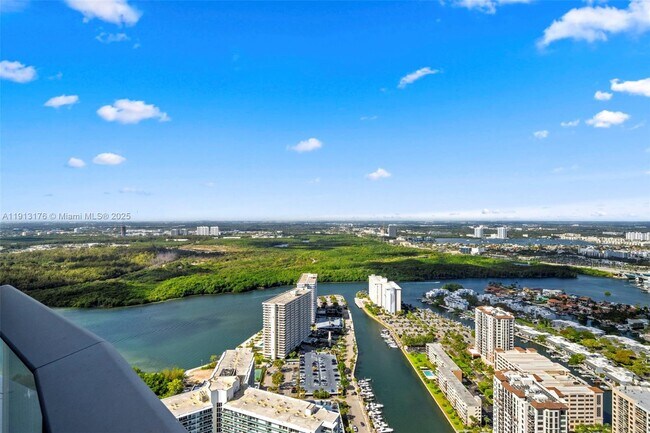 Building Photo - 15701 Collins Ave