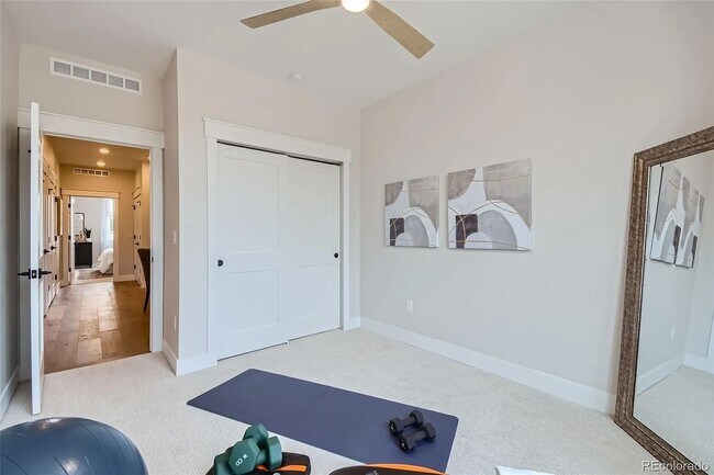 Building Photo - 388 E Orchard Rd