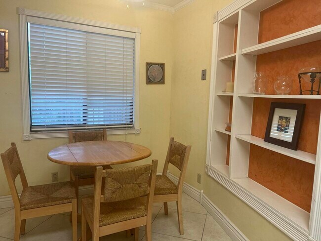 Building Photo - 14475 Strathmore Ln