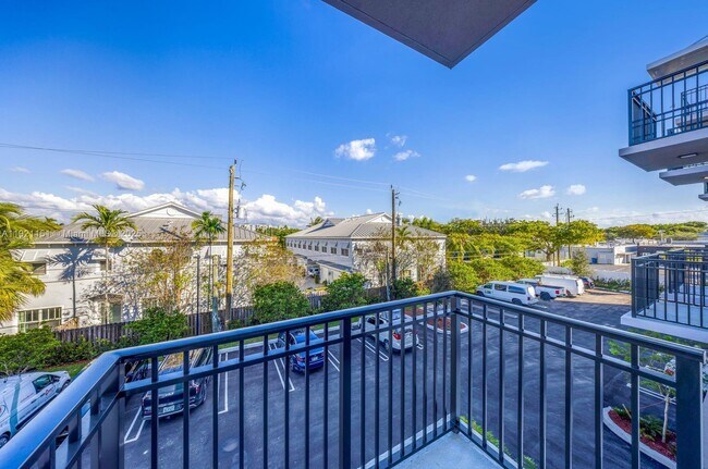 Building Photo - 20 NE 19th Ave