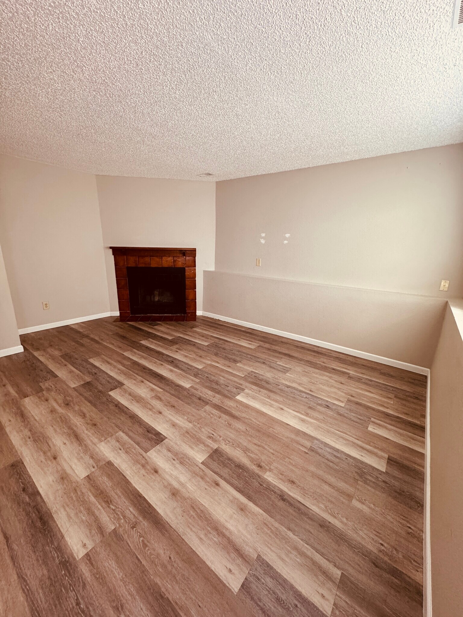 Building Photo - 3310 Cochran Dr