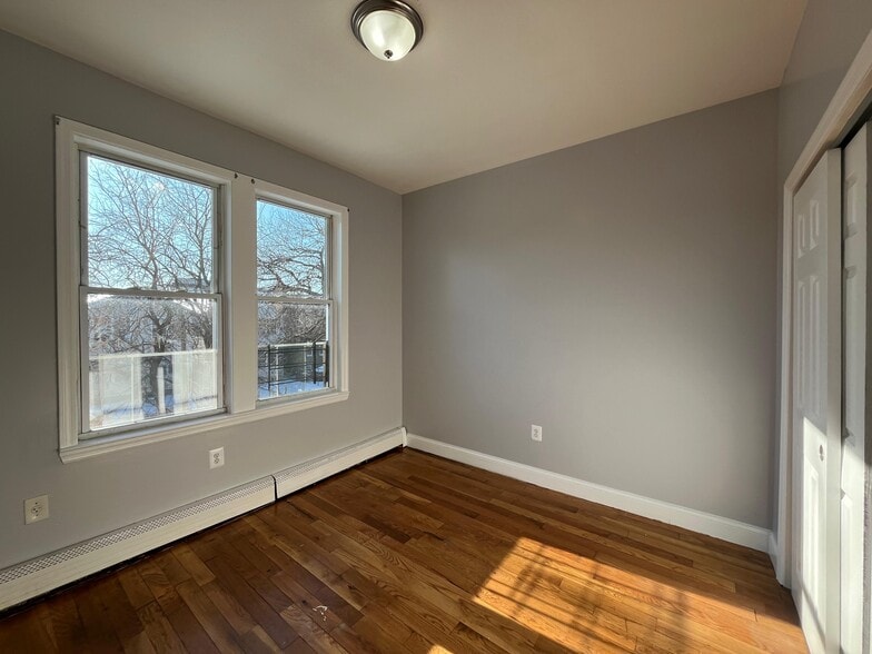 Building Photo - 158 Woodlawn Ave