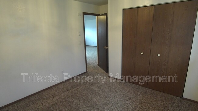 Building Photo - 4953 Basswood Dr