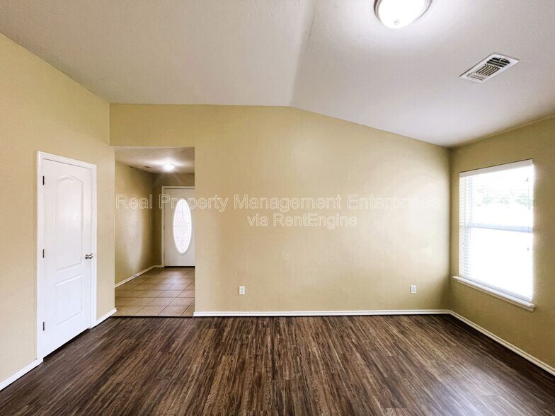 Building Photo - 18212 Viento Dr