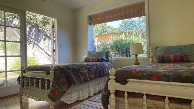 Building Photo - Mid Century Modern home in Monterey