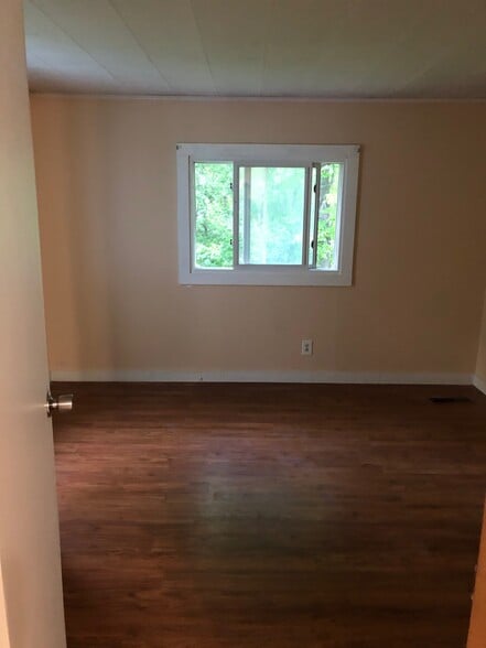 Building Photo - 207 Stillwater Ave