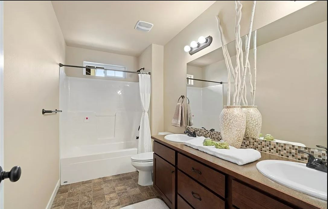 Building Photo - 1621 Bellerive Way SE