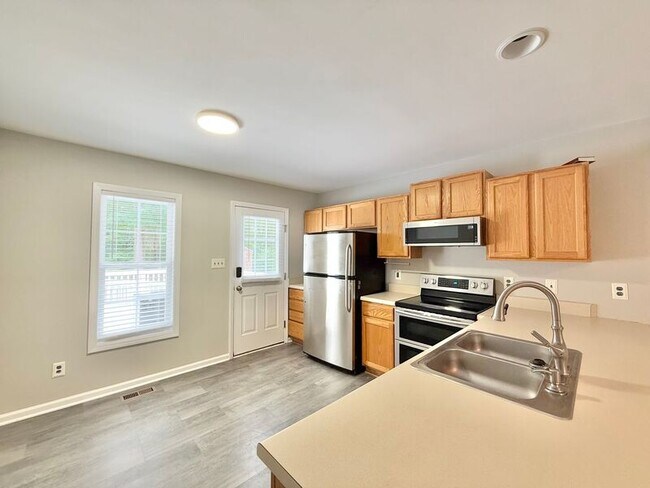 Building Photo - 119 Percheron Dr
