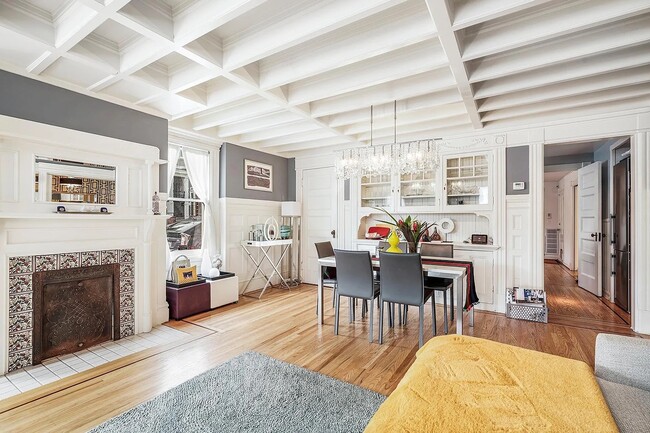 Building Photo - 2096 Pine St