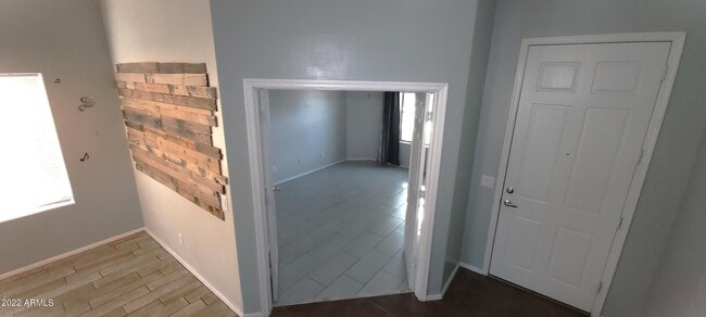 Building Photo - 518 W Black Hawk Pl