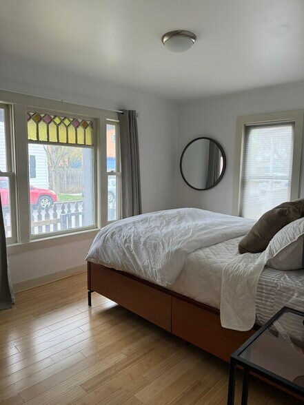 Building Photo - 44 Luck St