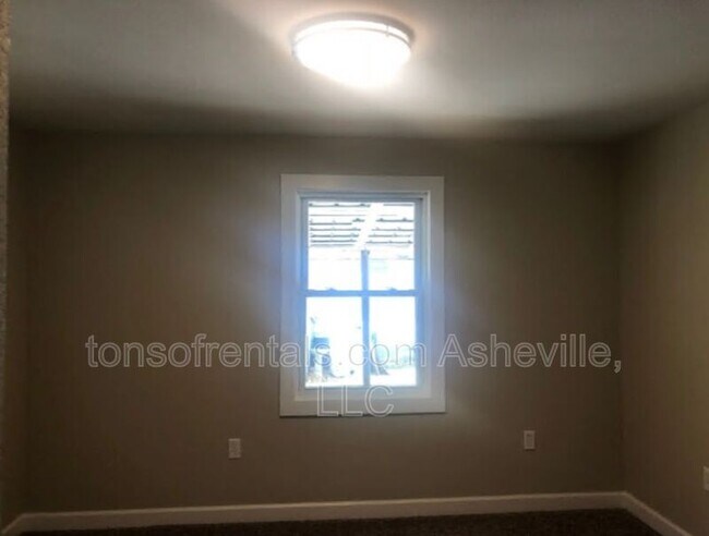Building Photo - 70 Springside Rd
