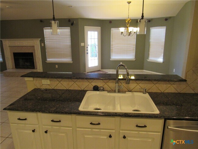 Building Photo - 5812 Montrose Dr