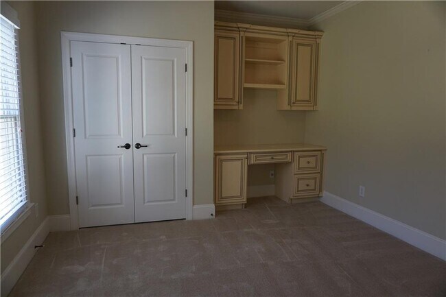 Building Photo - 2597 Stone Manor Dr NE