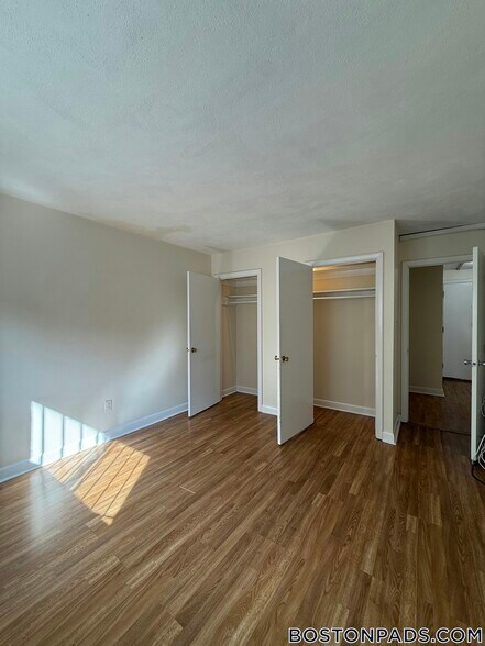 Building Photo - 84 Gardner St