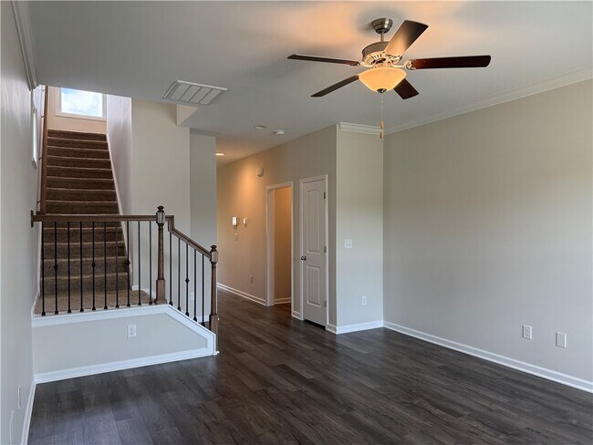 Building Photo - 117 Weaver Way