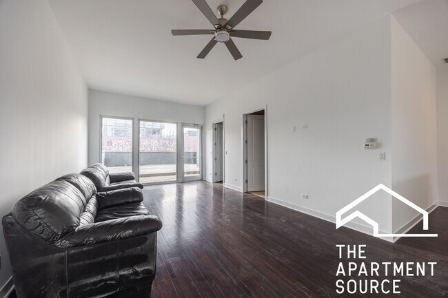 Building Photo - 1002 W Lake St