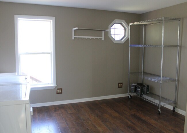 Building Photo - 7496 Wolf Rd