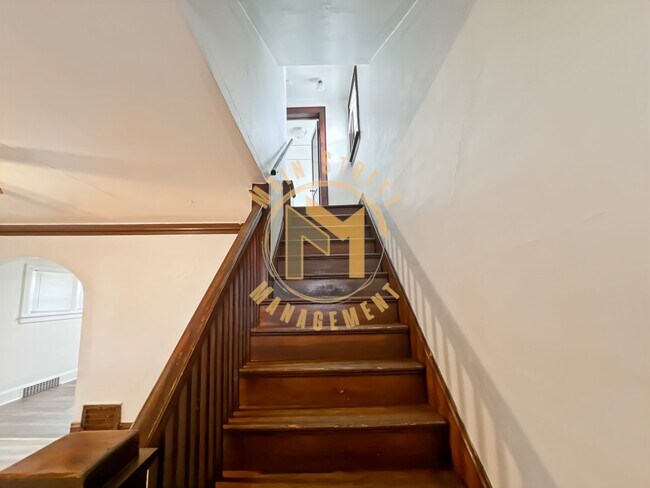 Building Photo - 608 2nd St