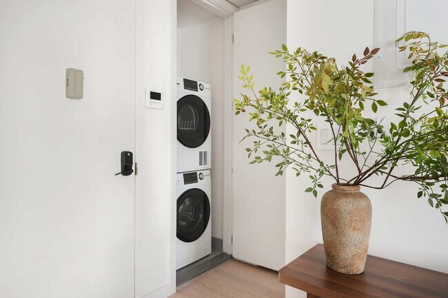 Building Photo - 317w E 14th St