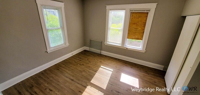 Building Photo - Very nice!! 3 Bedroom 1.5 Bath House in Ea...