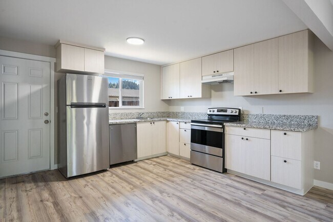 Building Photo - Beautifully remodeled 3BR in Gresham. 1/2 off first months rent!