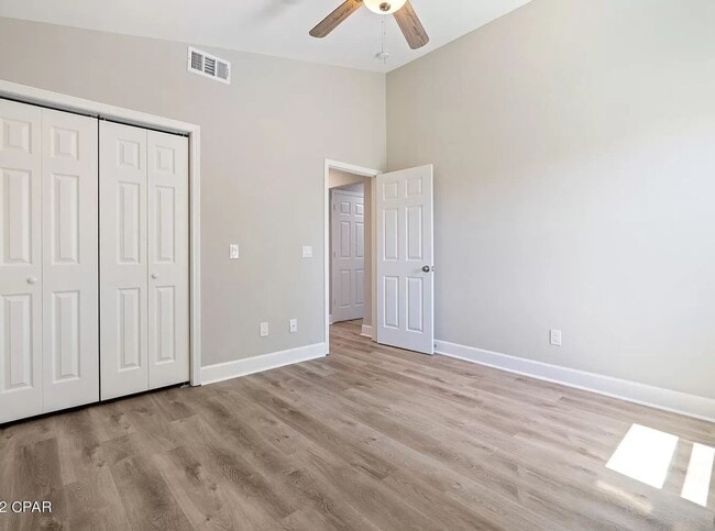 Building Photo - Beautifully Renovated 3B/2Bth Townhome
