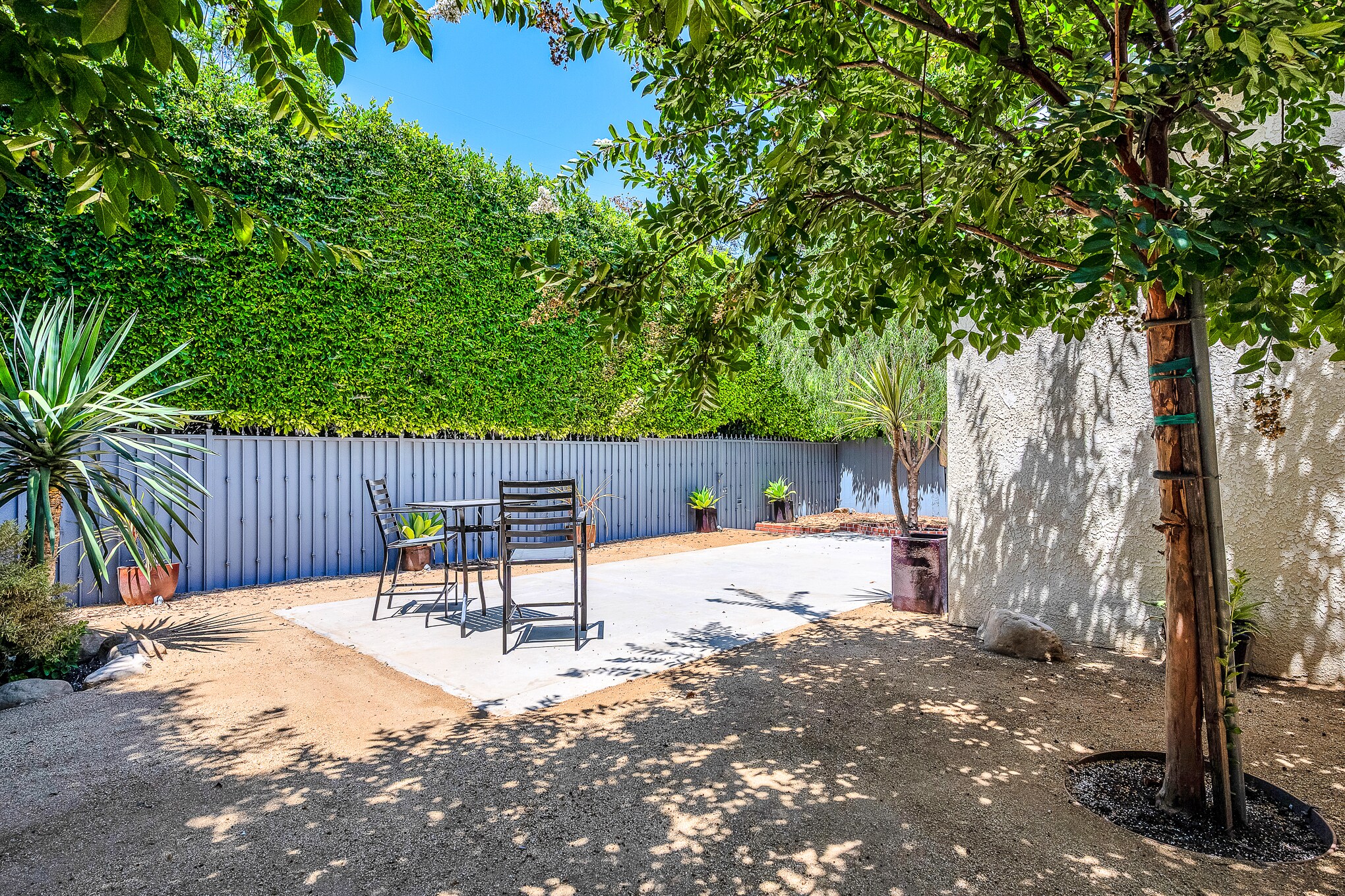 Building Photo - 910 N Hayworth Ave