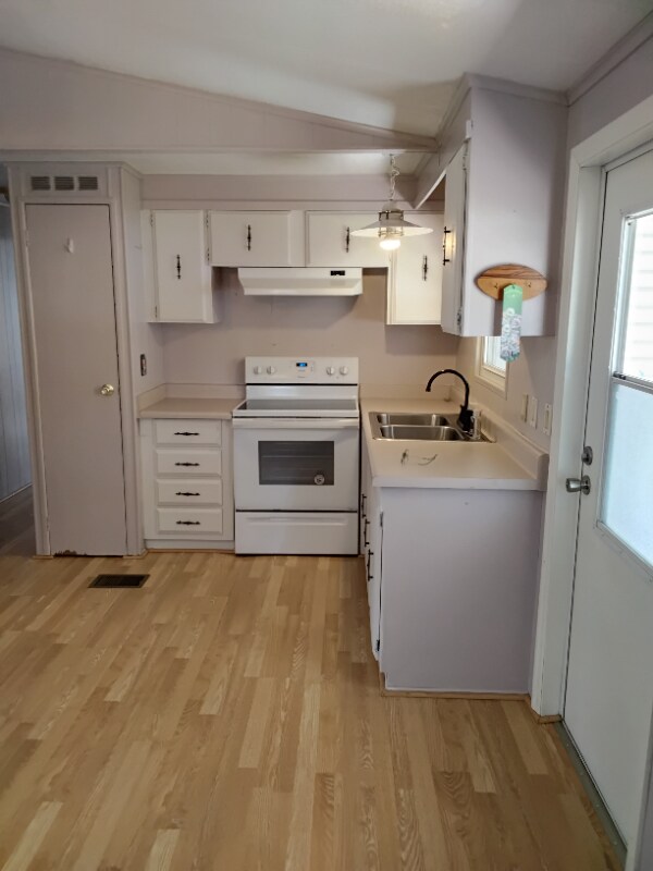 Building Photo - 81 Jacaranda Dr