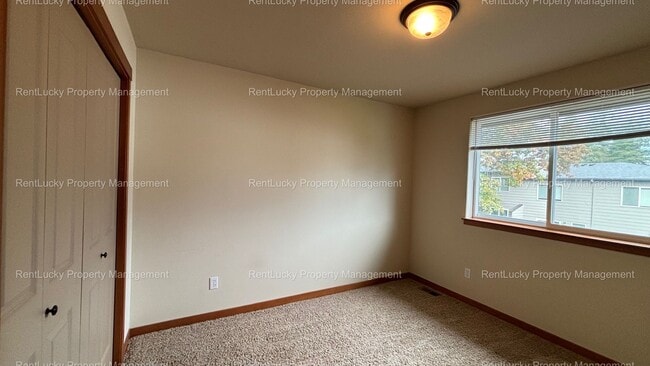 Building Photo - Beautifully Updated 3-Bedroom Home in Lynnwood – Convenient & Move-In Ready!