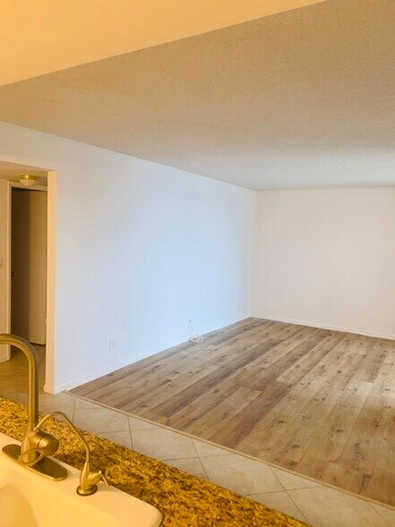 Building Photo - 950 Egret Cir