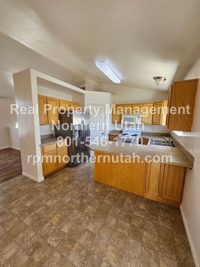 Building Photo - 3 Bedroom Home Coming Available in Ogden