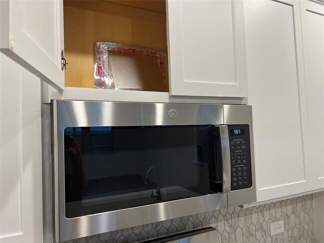 Building Photo - 497 Papaya Dr