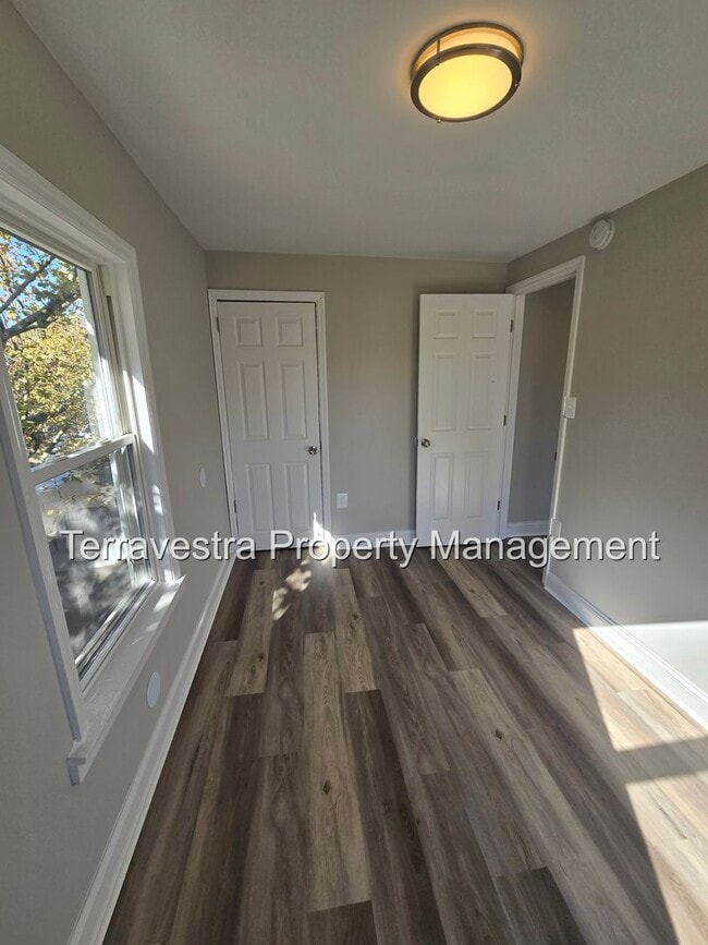 Building Photo - 209 N 3rd St