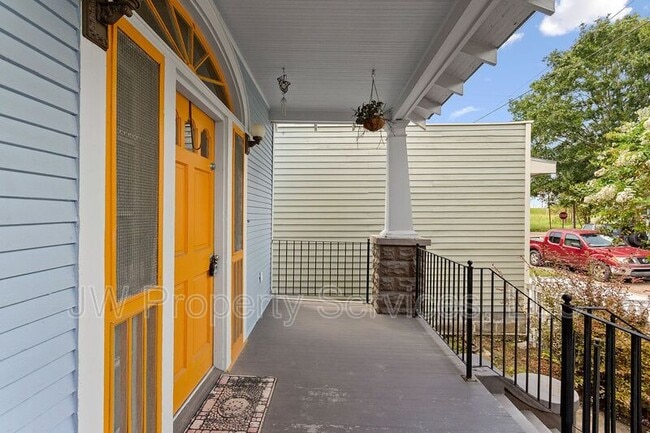 Building Photo - 309 Red Allen Wy