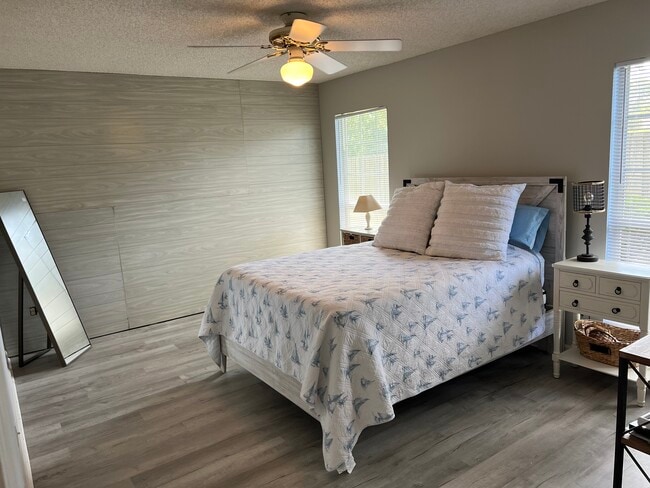 Building Photo - 11097 Barbizon Cir E