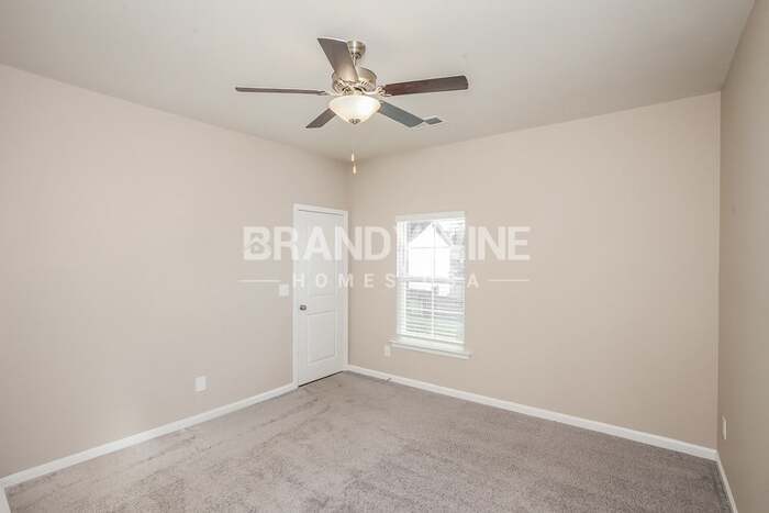 Building Photo - 538 Glenmanor Dr