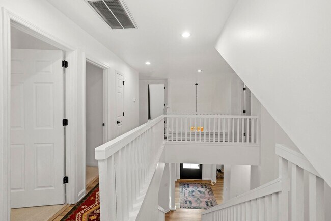 Building Photo - 1009 Elmshade Ln