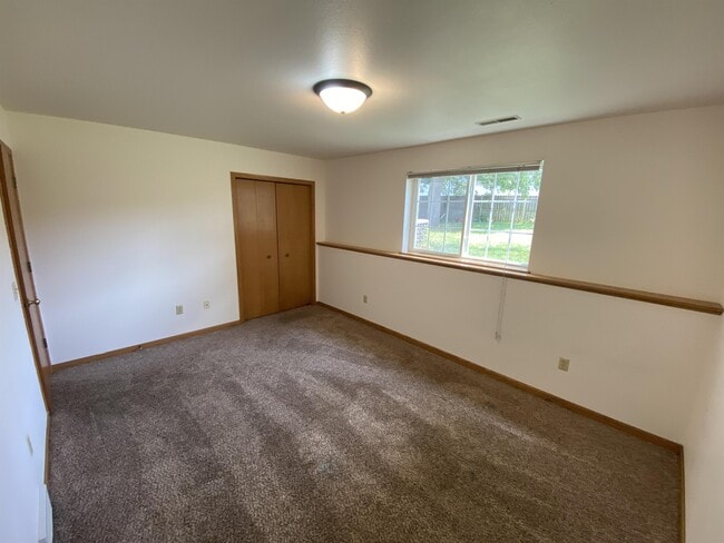Building Photo - 5719 Lake Edge Rd