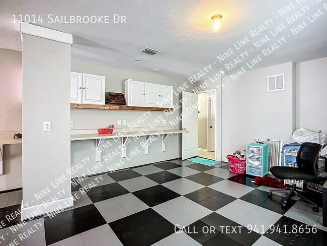 Building Photo - 11014 Sailbrooke Dr