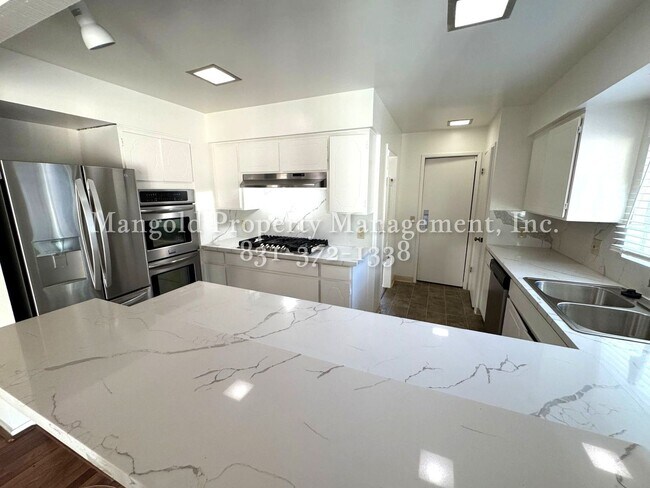 Building Photo - Great Home Located in Monterey Neighborhoo...