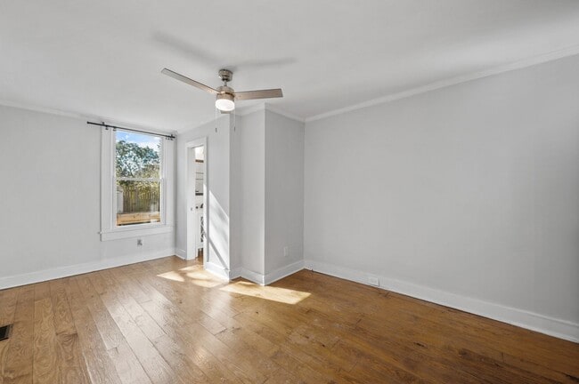 Building Photo - 3 Bedroom, 2 Bathroom Cottage In the Heart of Downtown Wilmington