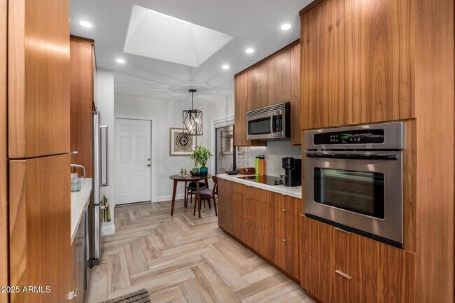 Building Photo - 4616 N 65th St