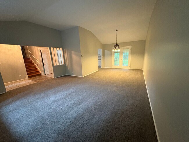 Building Photo - Beautiful Split Level House 3 bedroom 1 ba...