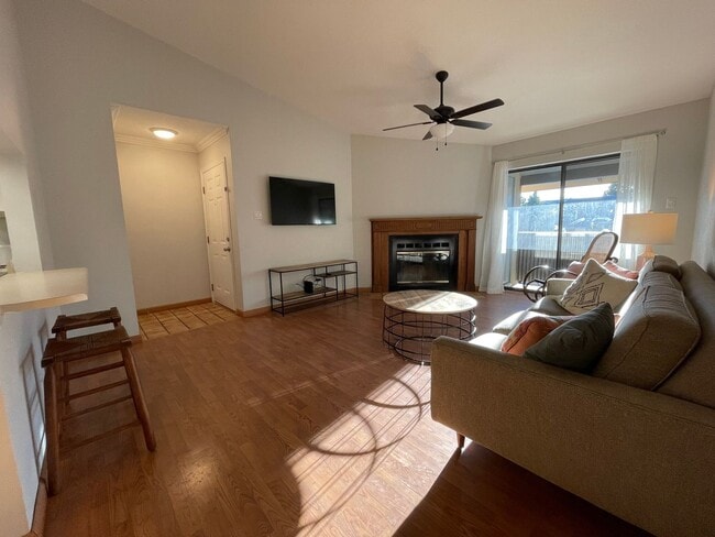 Building Photo - Furnished Oppenheimer Condo; Shorter Lease Options; Unit 212
